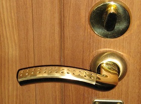 Замена дверной ручки входной двери в Златоусте