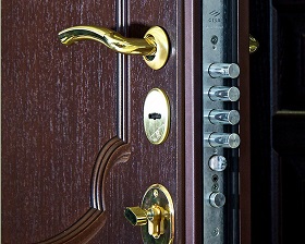 Замена замка на металлической двери Legran в Златоусте