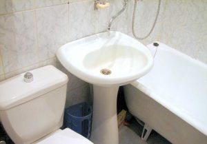 Установка раковины тюльпан в ванной в Златоусте